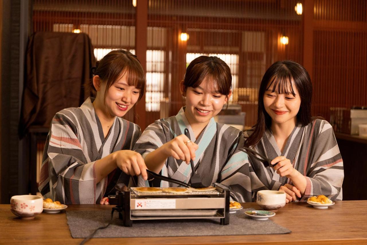 Yamanakaonsen Ohanami Kyubei Кага Экстерьер фото