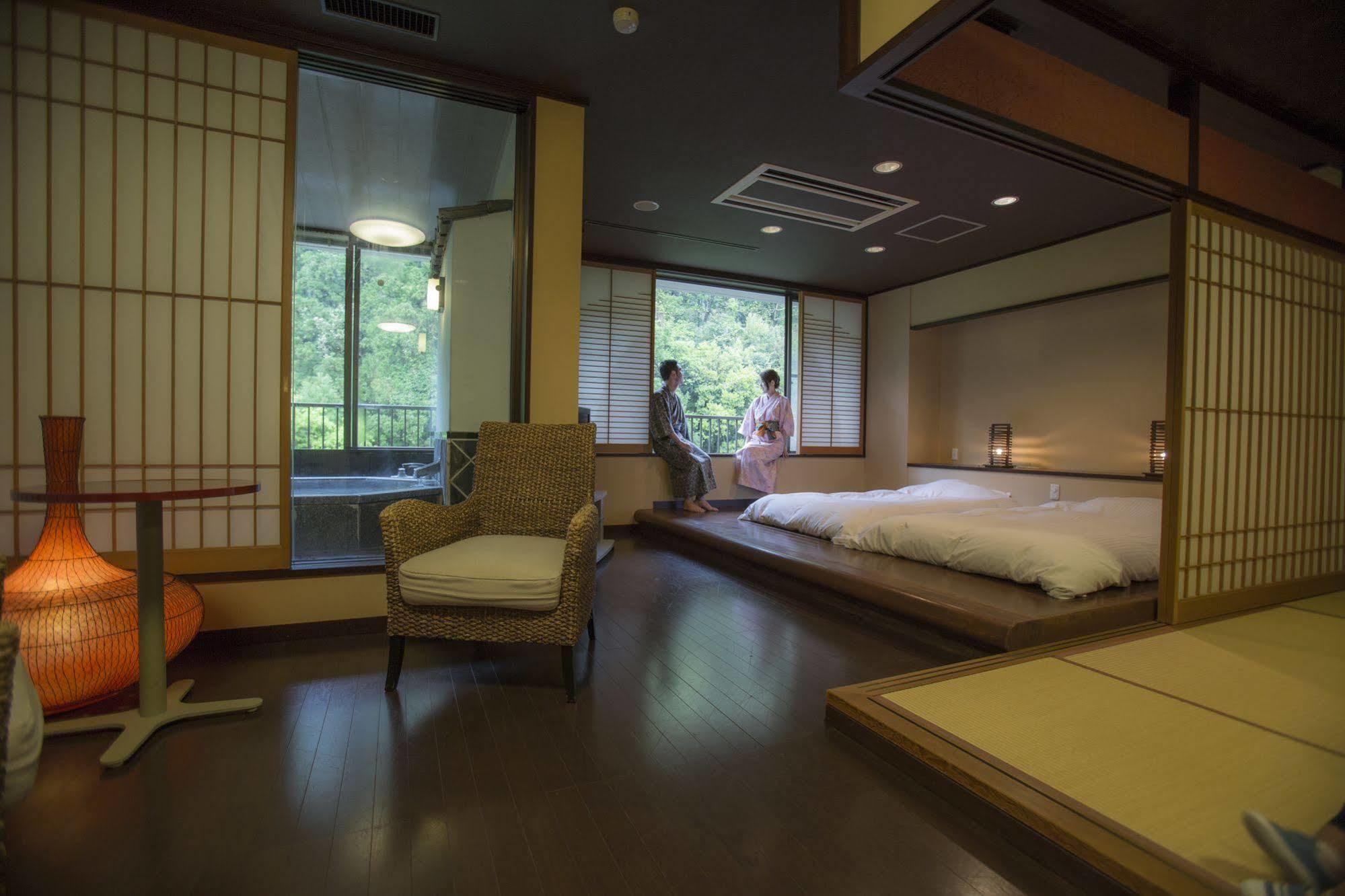 Yamanakaonsen Ohanami Kyubei Кага Экстерьер фото